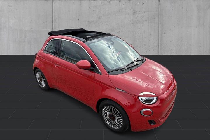 Rød Fiat 500e fra 2023
