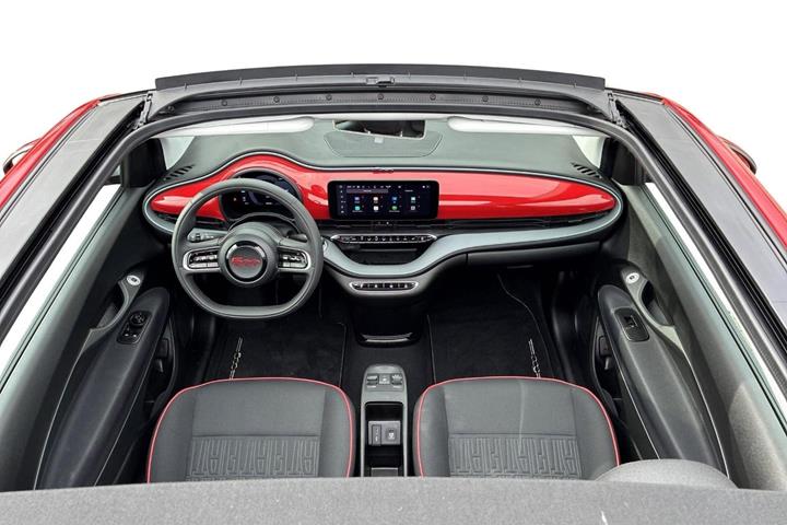 Rød Fiat 500e fra 2023