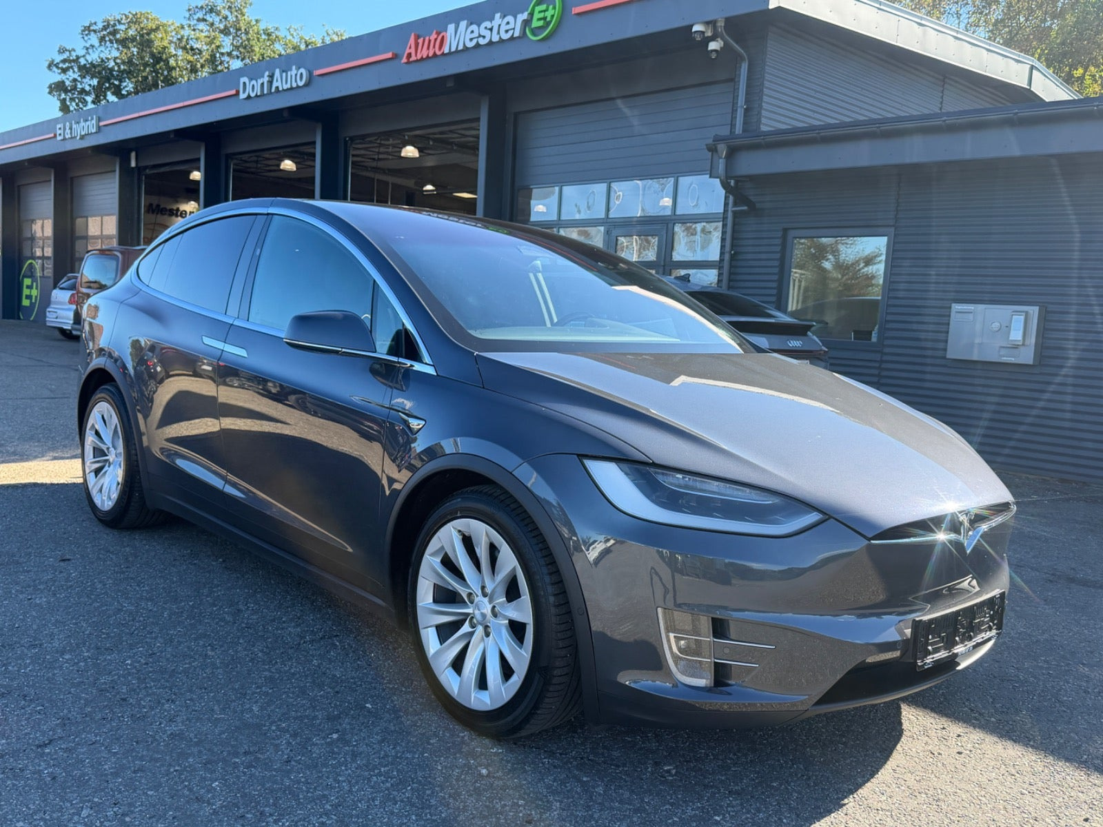 Tesla Model X 75D
