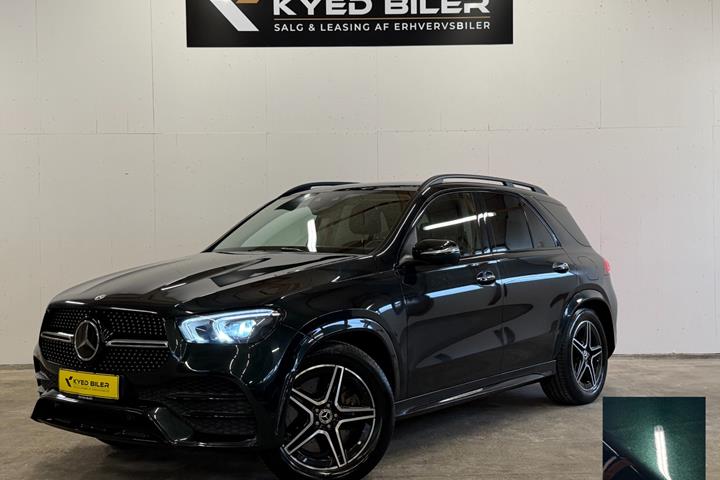 Grøn Mercedes GLE350 de fra 2022 set udefra