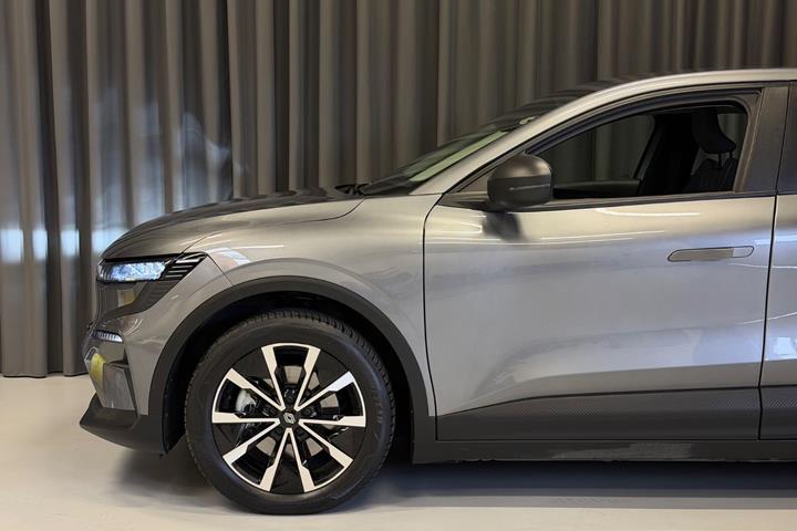 Grå Renault Megane E-Tech fra 2023