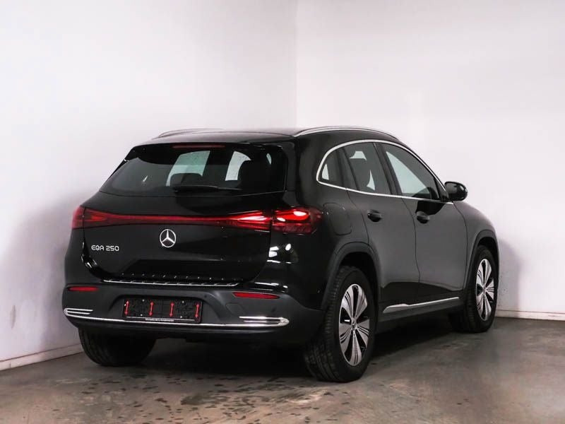 Sort Mercedes EQA250 fra 2024