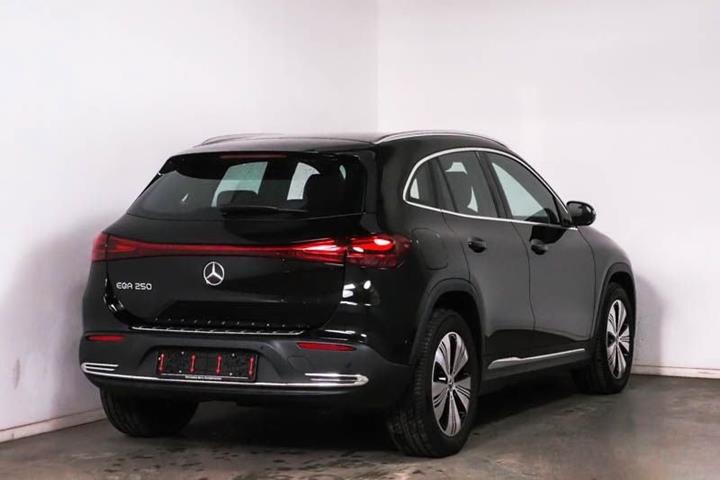 Sort Mercedes EQA250 fra 2024