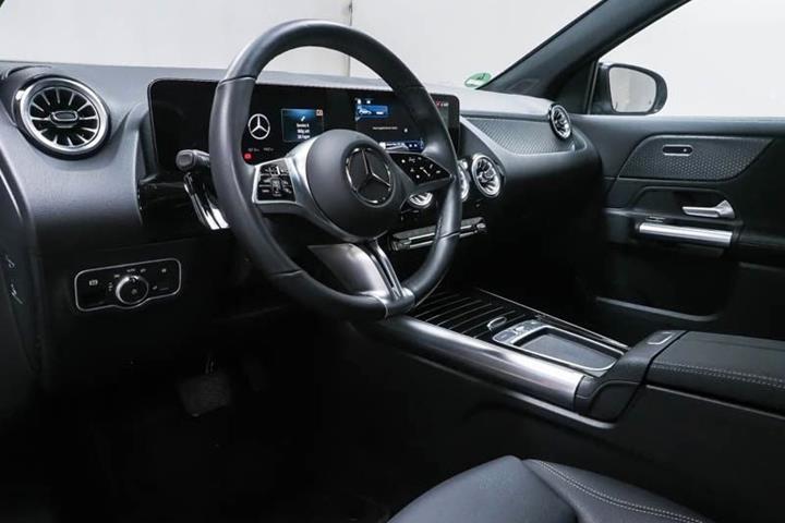 Sort Mercedes EQA250 fra 2024