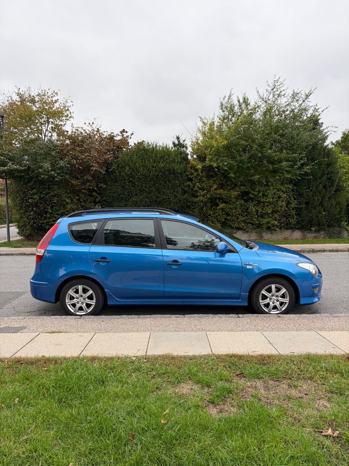 Blå Hyundai i30 fra 2011