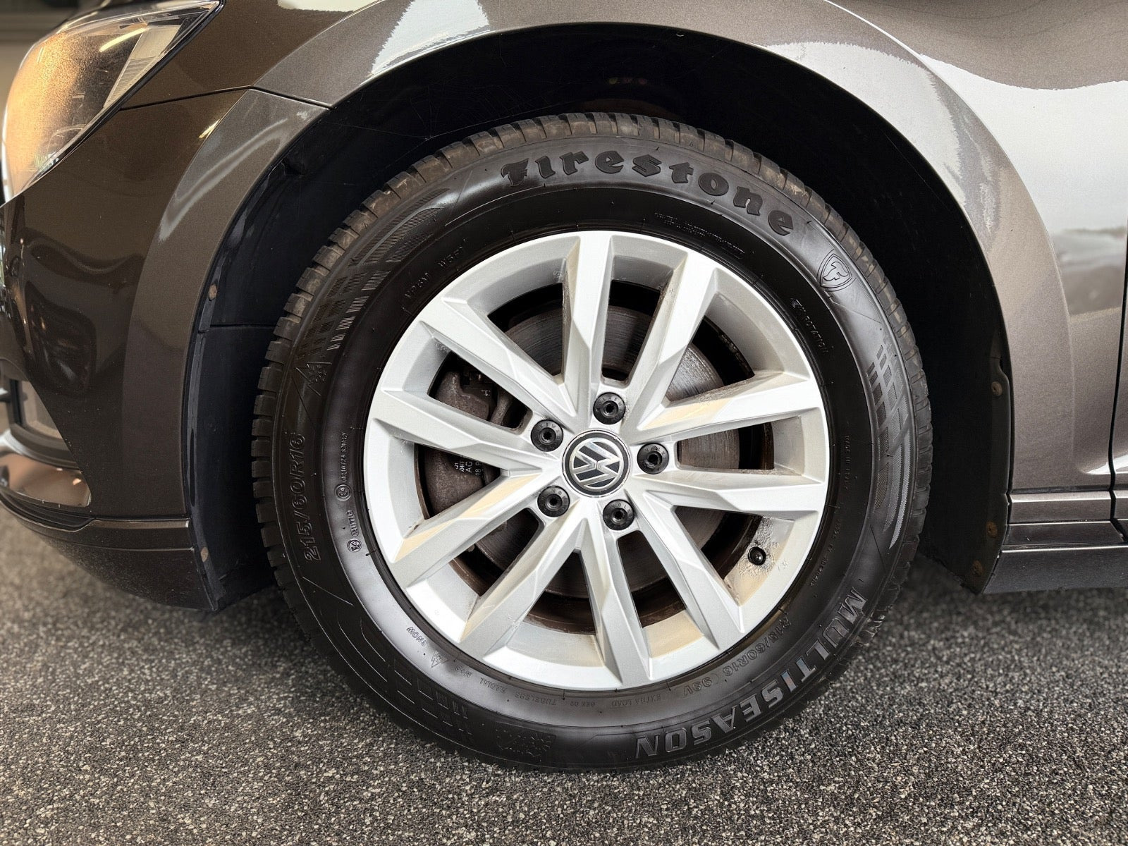 Brun VW Passat fra 2017