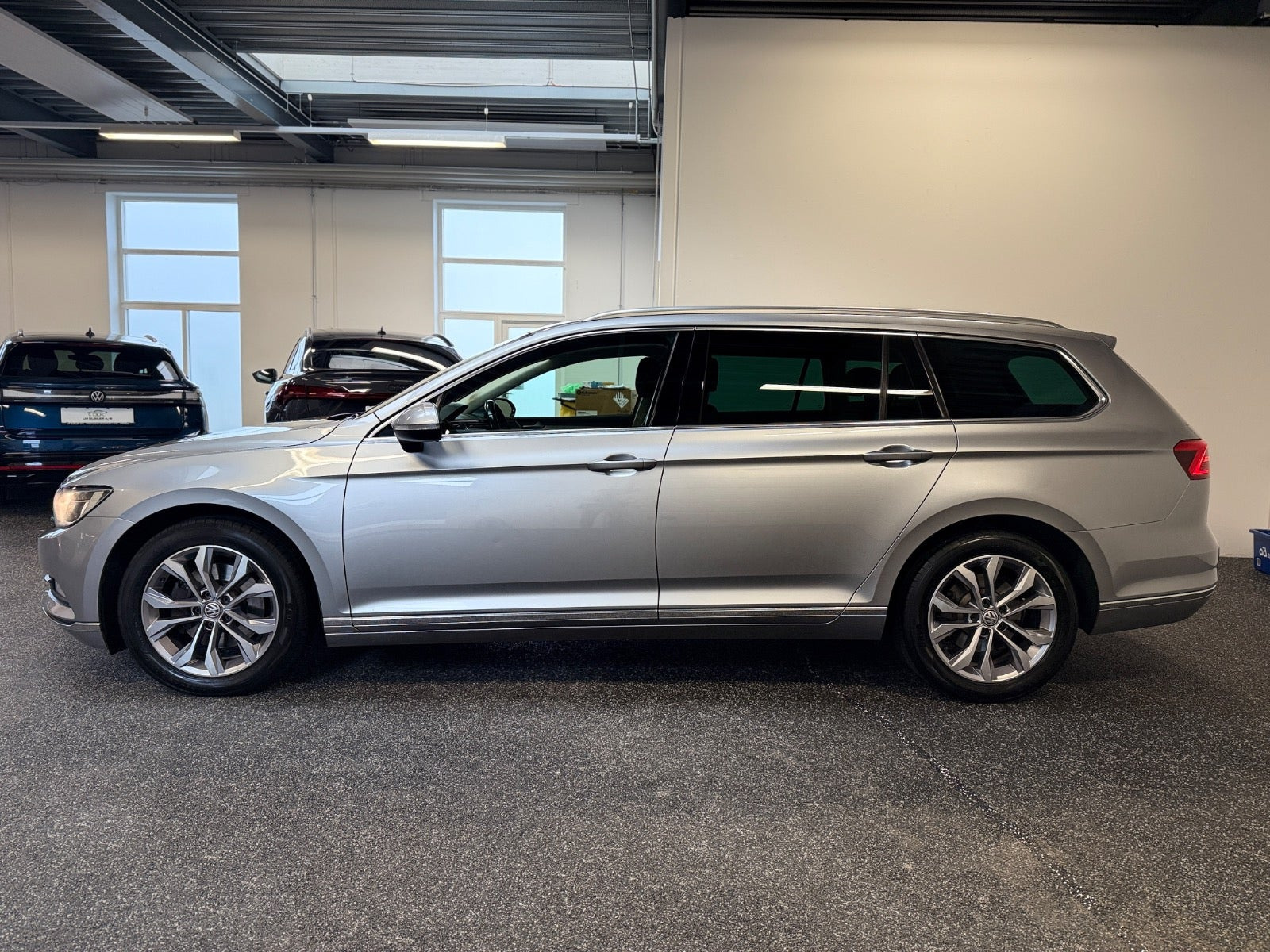 Sølv VW Passat fra 2018