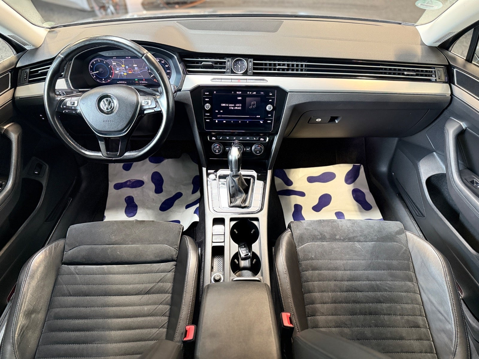 Sølv VW Passat fra 2018