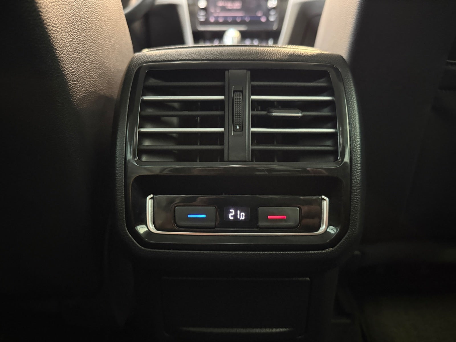 Sølv VW Passat fra 2018