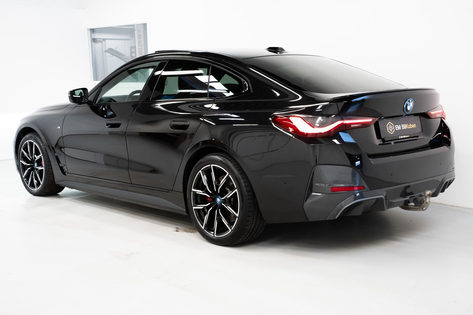 Rød BMW i4 fra 2023