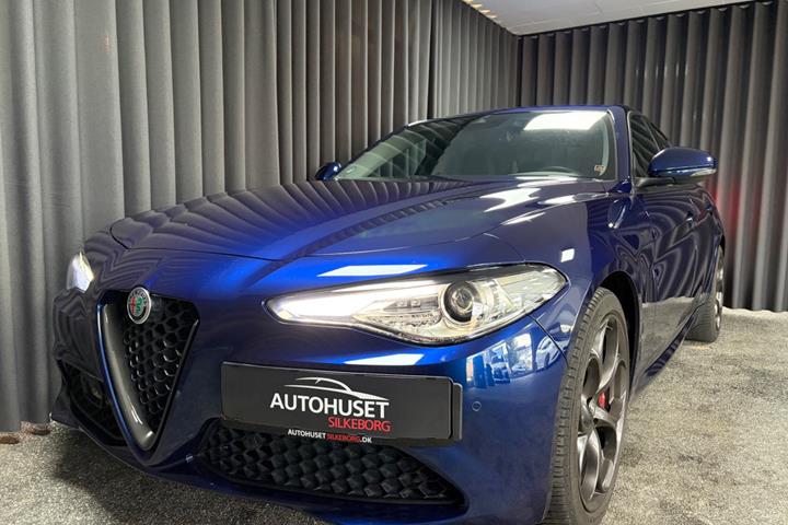 Blå Alfa Romeo Giulia fra 2021