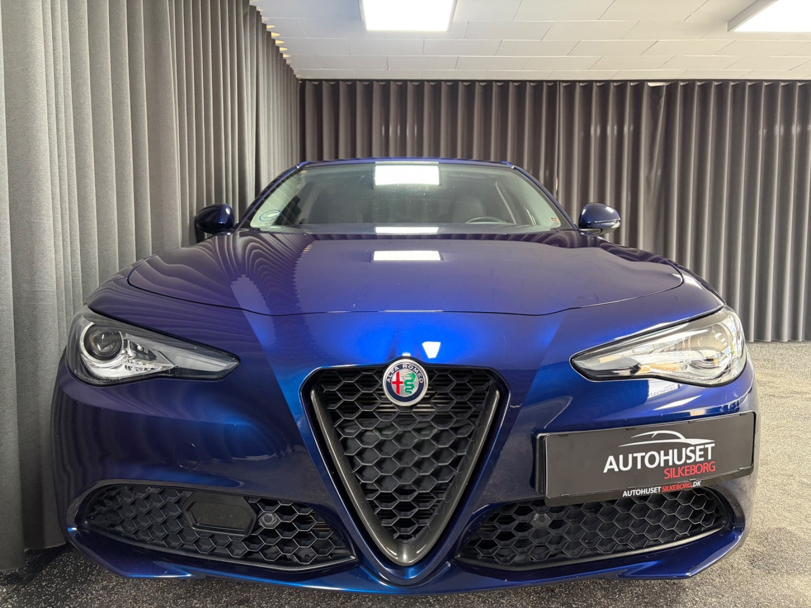 Blå Alfa Romeo Giulia fra 2021