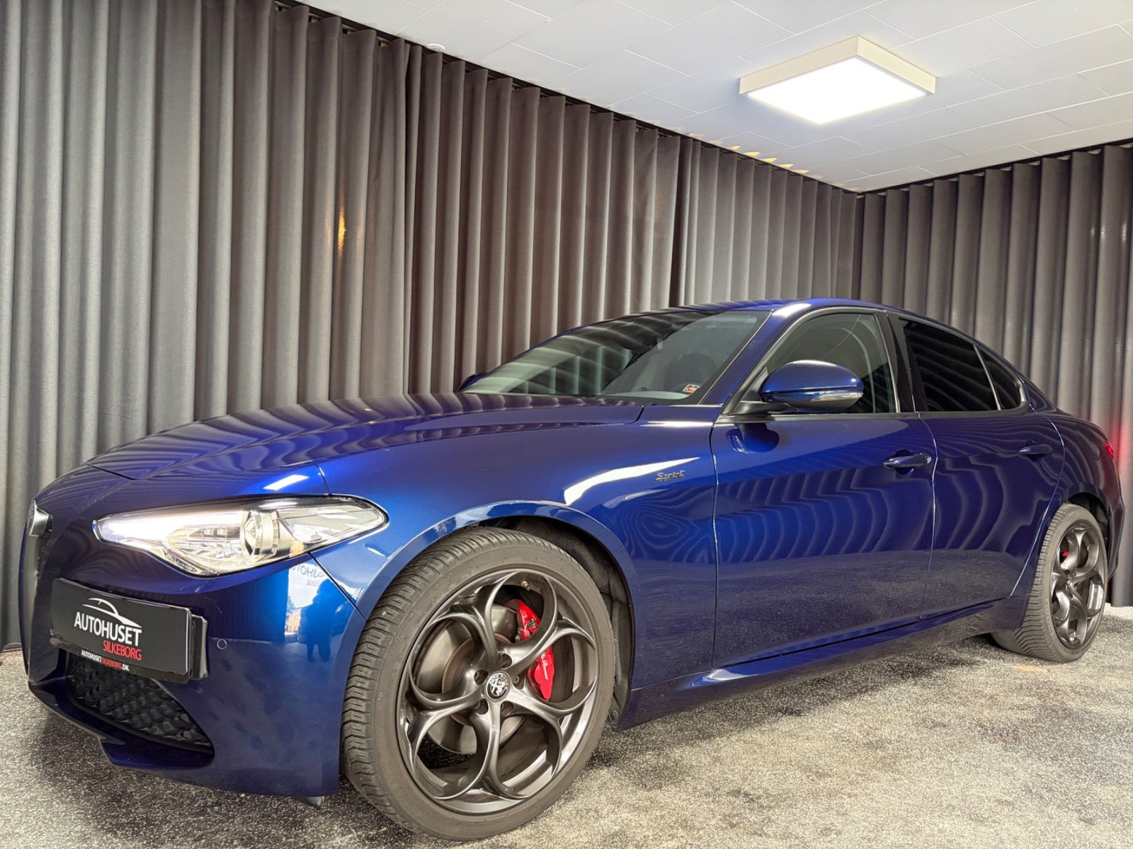 Blå Alfa Romeo Giulia fra 2021