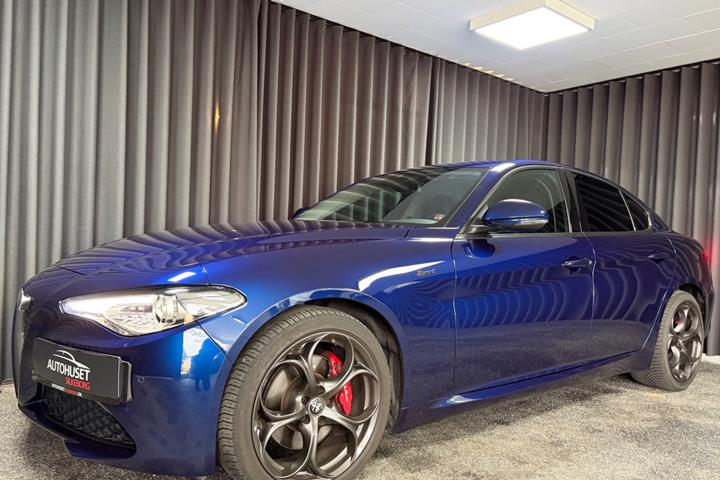 Blå Alfa Romeo Giulia fra 2021