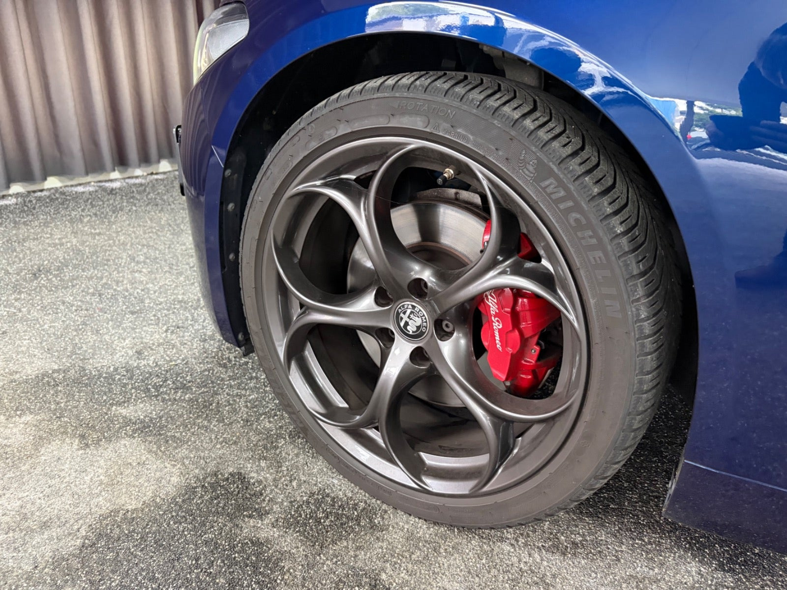 Blå Alfa Romeo Giulia fra 2021