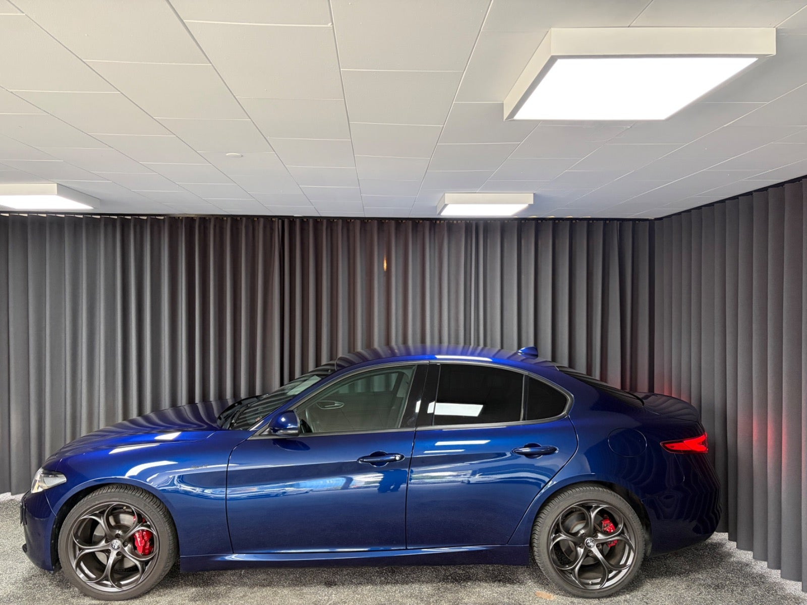 Blå Alfa Romeo Giulia fra 2021