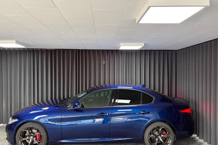Blå Alfa Romeo Giulia fra 2021