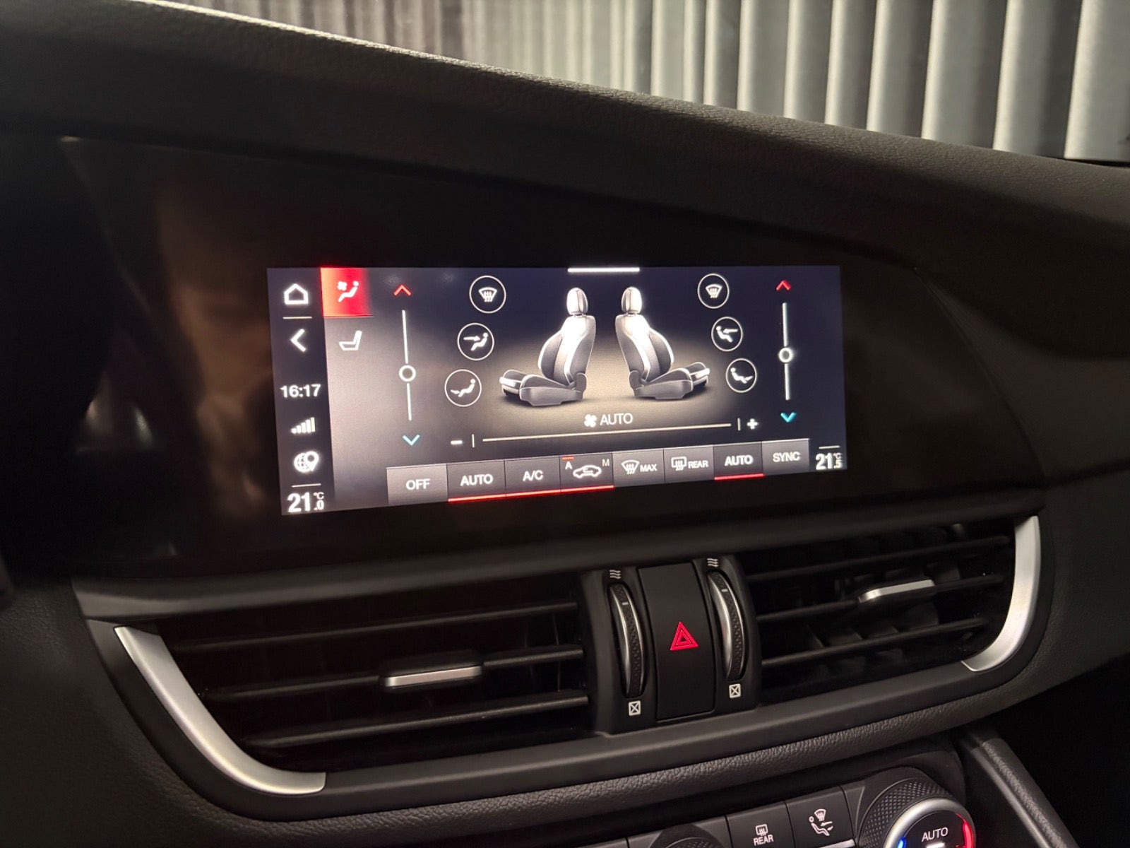 Blå Alfa Romeo Giulia fra 2021