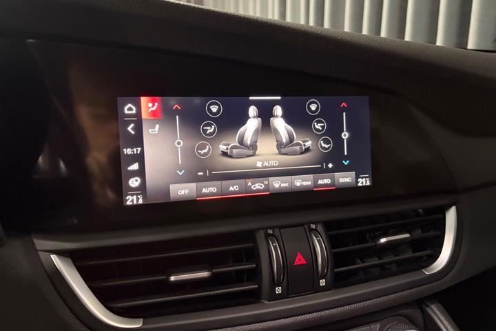 Blå Alfa Romeo Giulia fra 2021