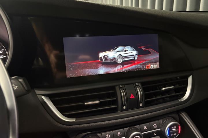 Blå Alfa Romeo Giulia fra 2021
