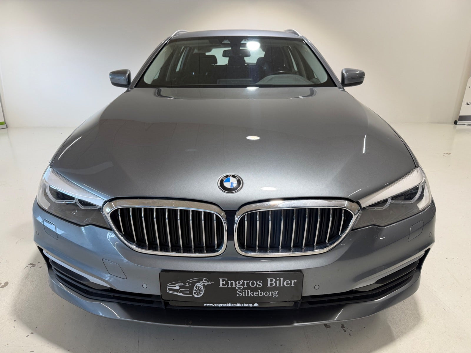Grå BMW 520d fra 2018