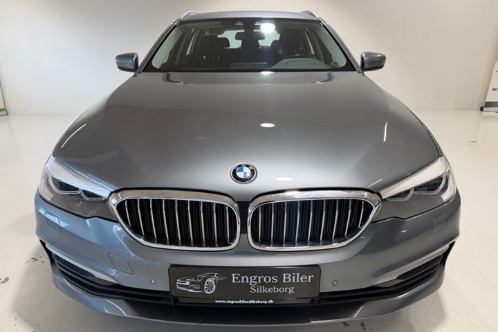 Grå BMW 520d fra 2018