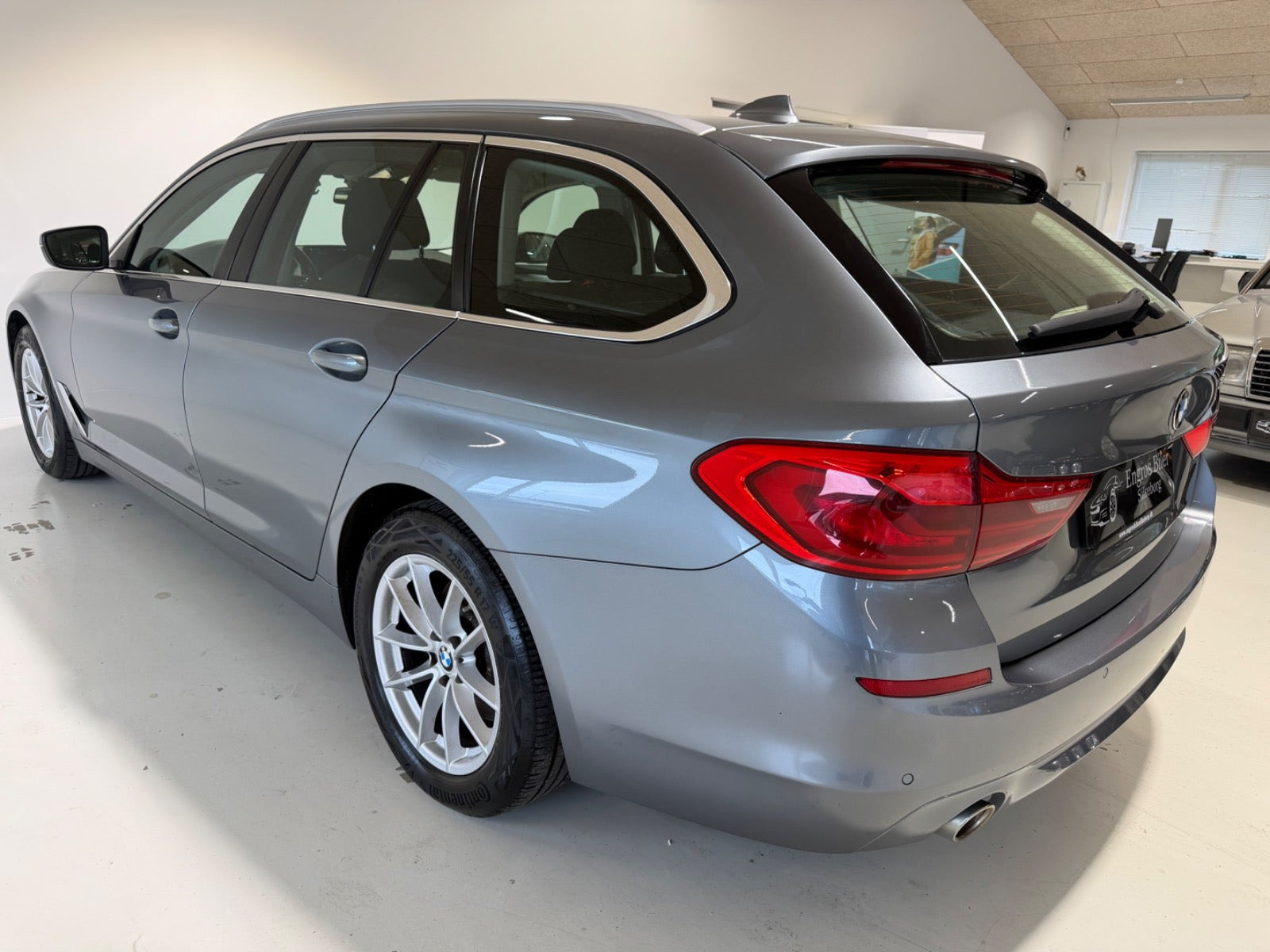 Grå BMW 520d fra 2018