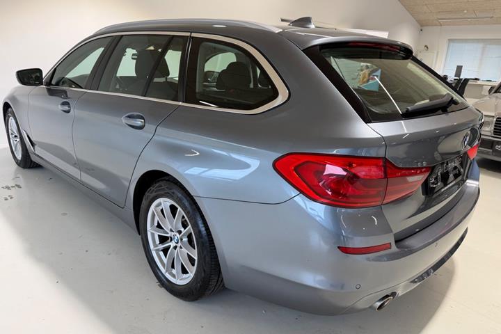 Grå BMW 520d fra 2018