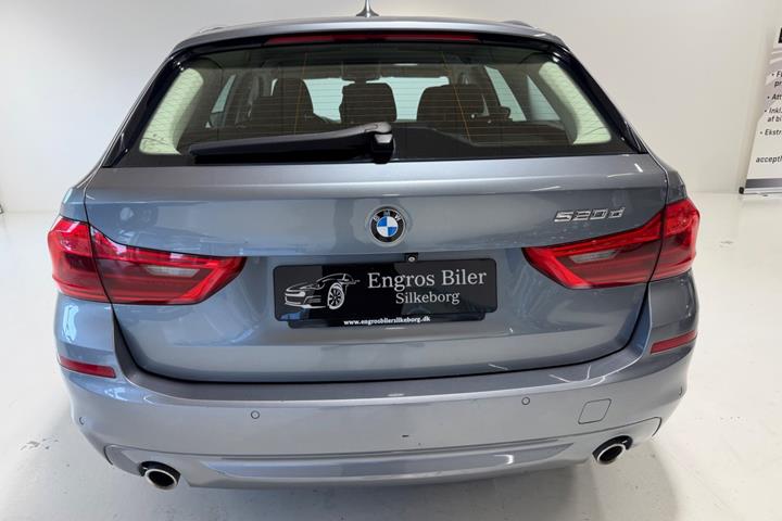 Grå BMW 520d fra 2018