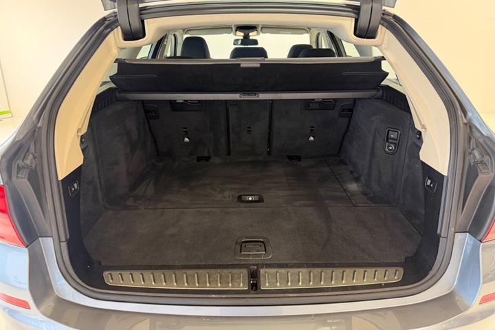 Grå BMW 520d fra 2018