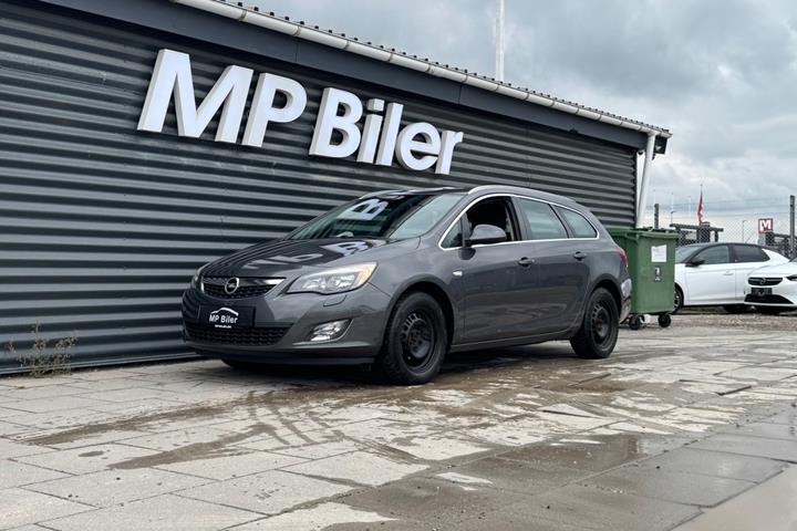 Grå Opel Astra fra 2012