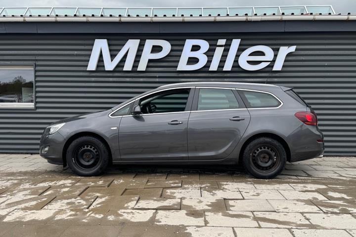 Grå Opel Astra fra 2012