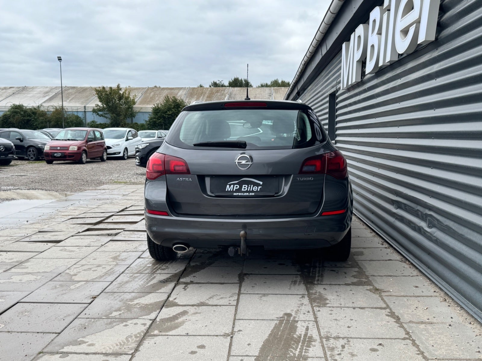 Grå Opel Astra fra 2012