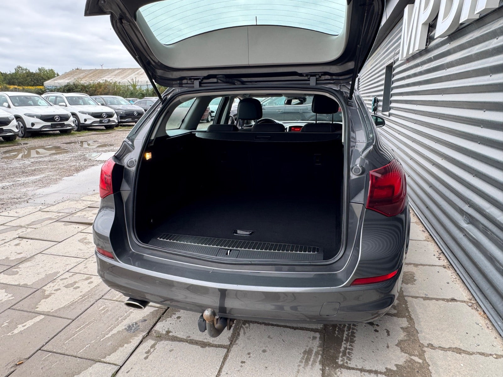 Grå Opel Astra fra 2012