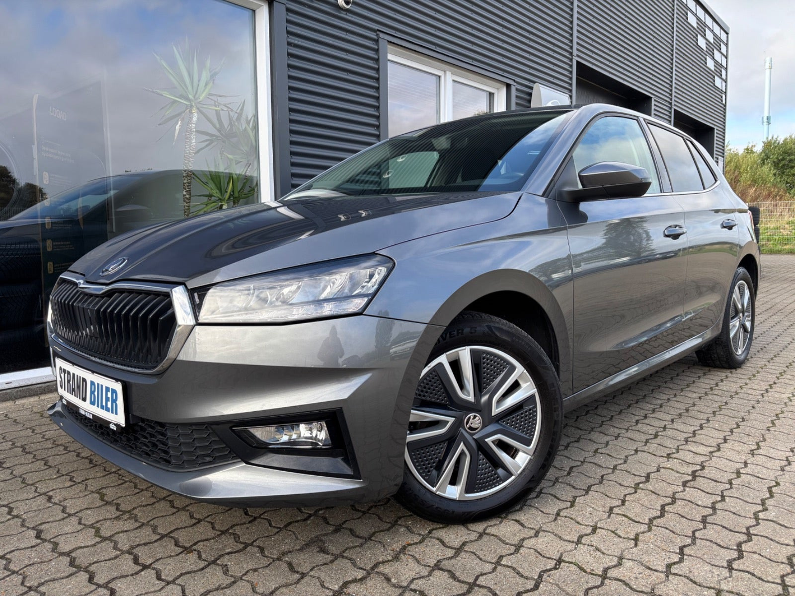 Grå Skoda Fabia fra 2022