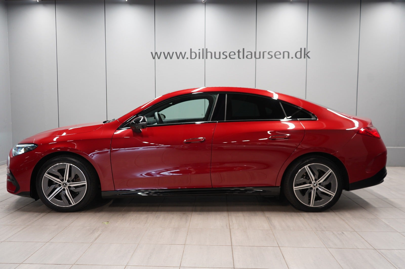 Rød Mercedes CLA250+ fra 2025