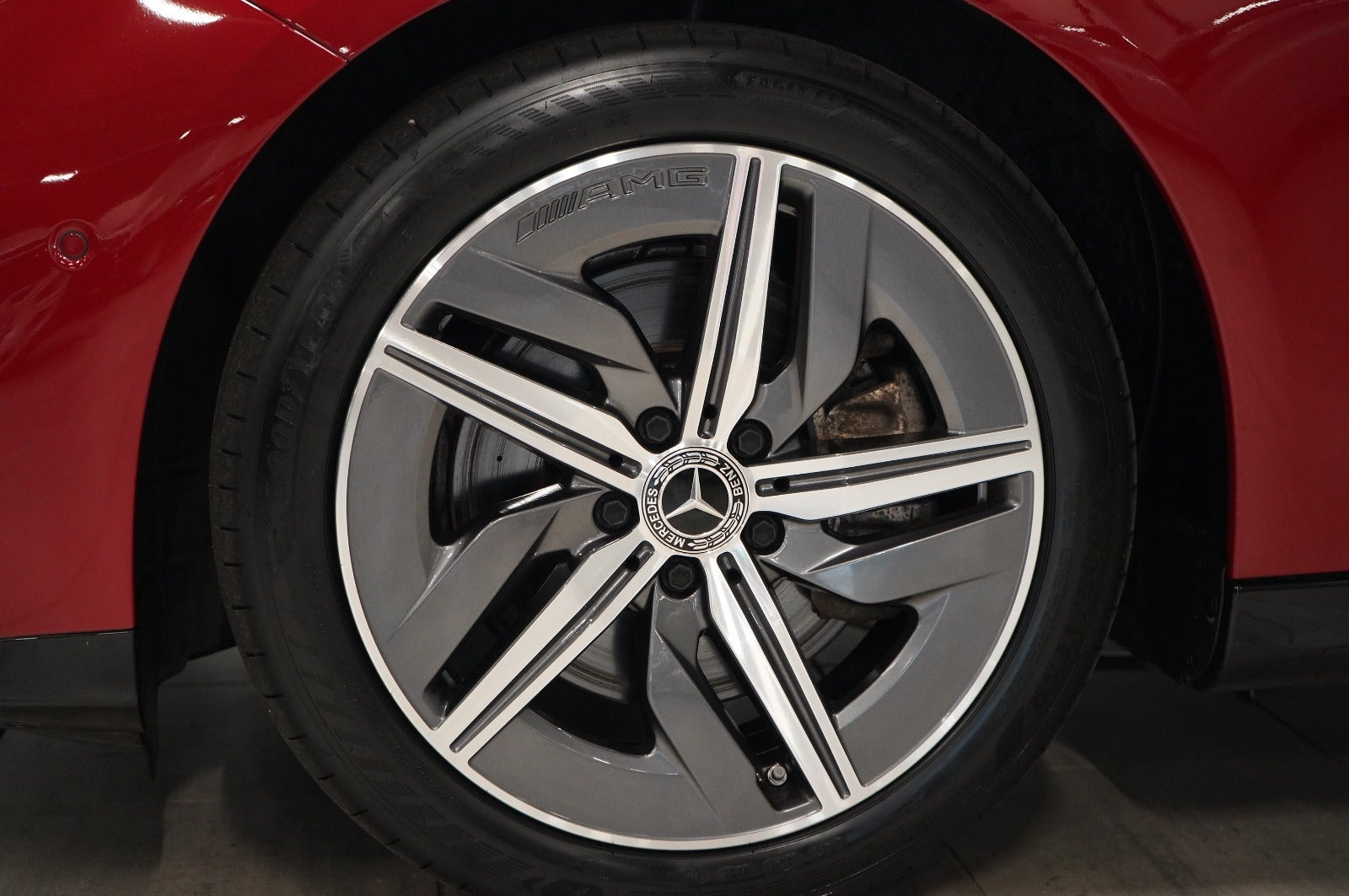 Rød Mercedes CLA250+ fra 2025