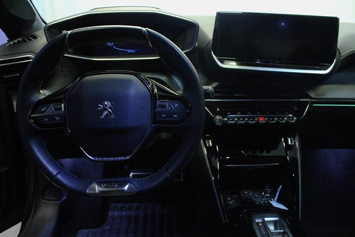 Sølv Peugeot e-208 fra 2023