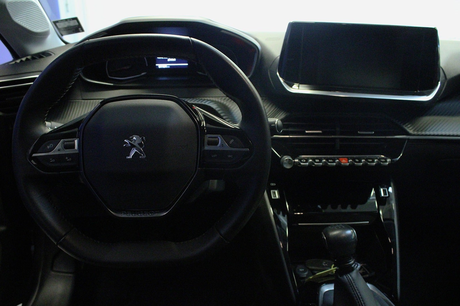 Grå Peugeot 208 fra 2021