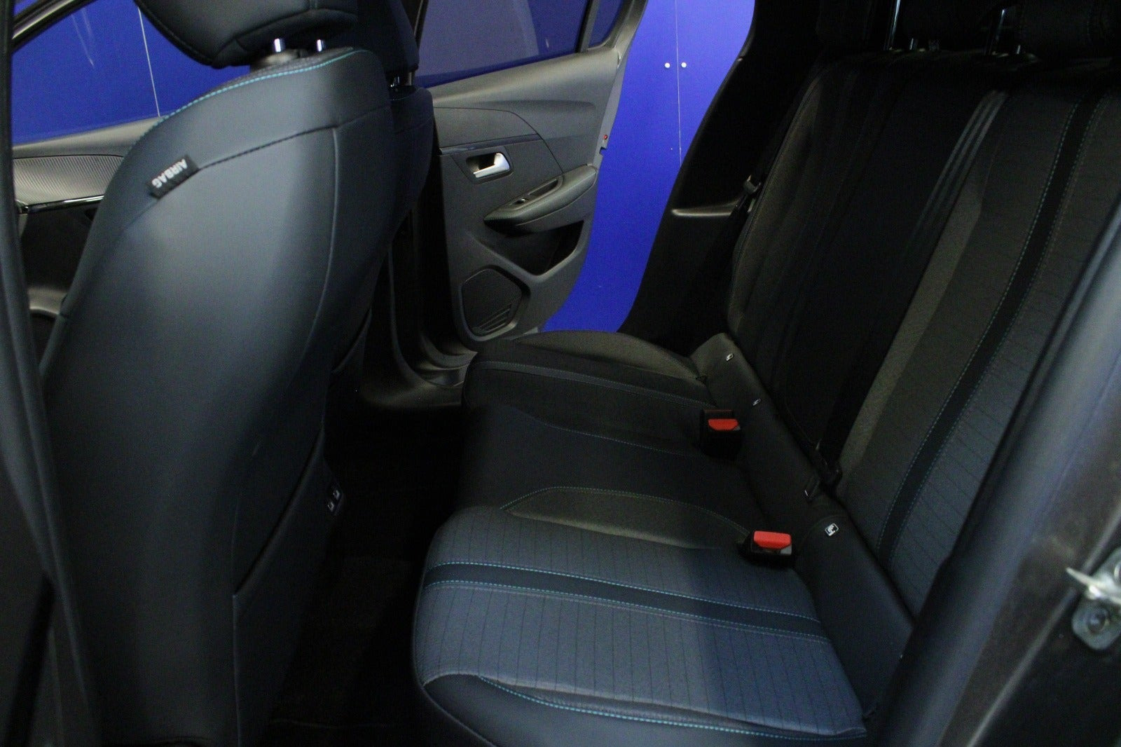 Grå Peugeot 208 fra 2021