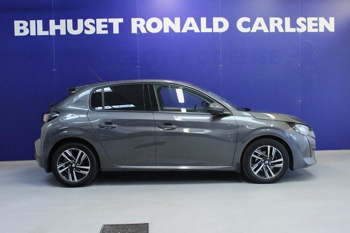 Grå Peugeot 208 fra 2021