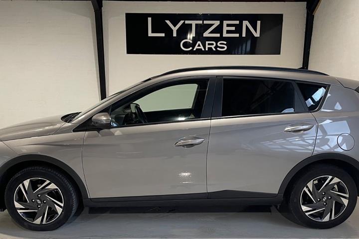 Grå Hyundai Bayon fra 2022
