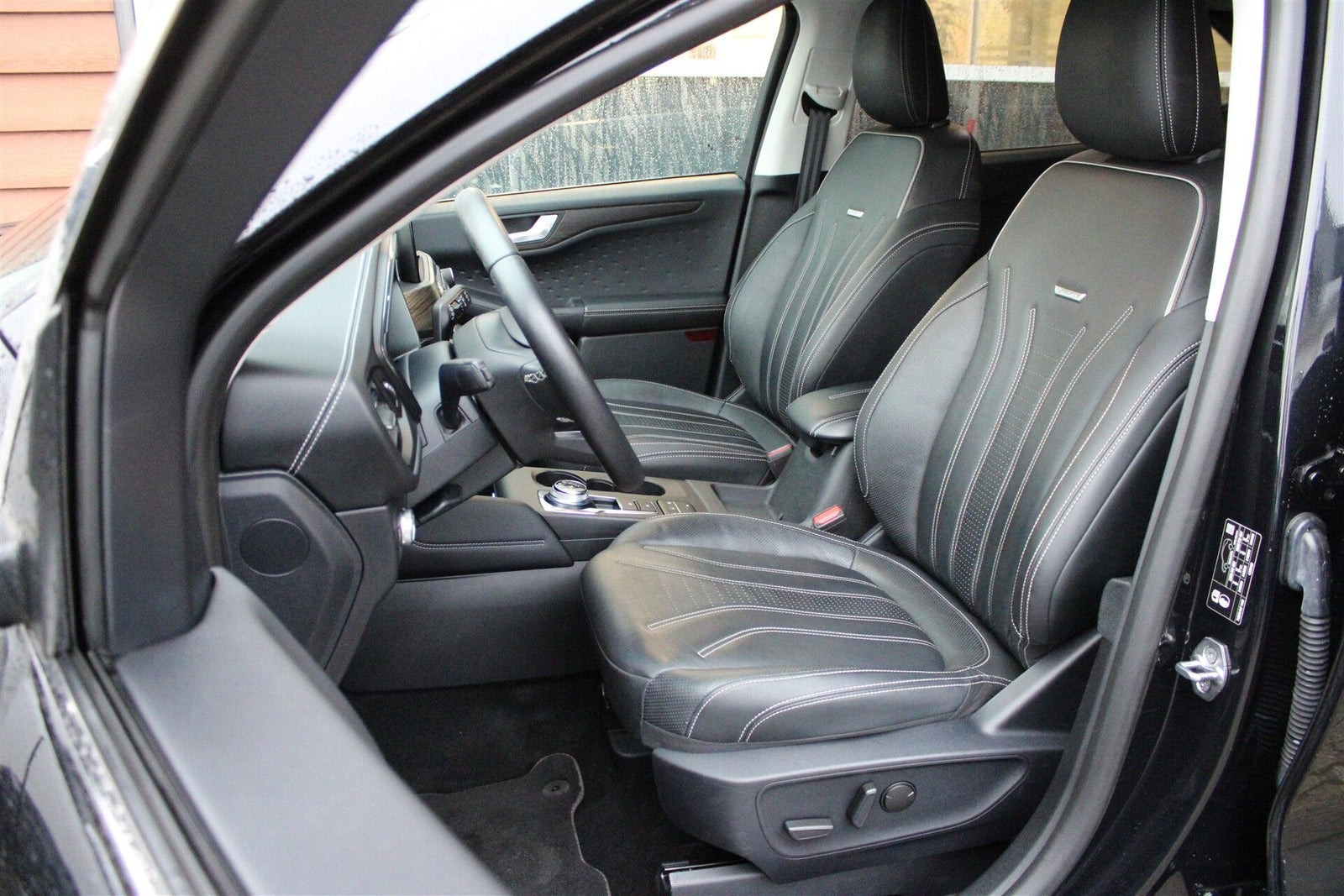 Sort Ford Kuga fra 2021