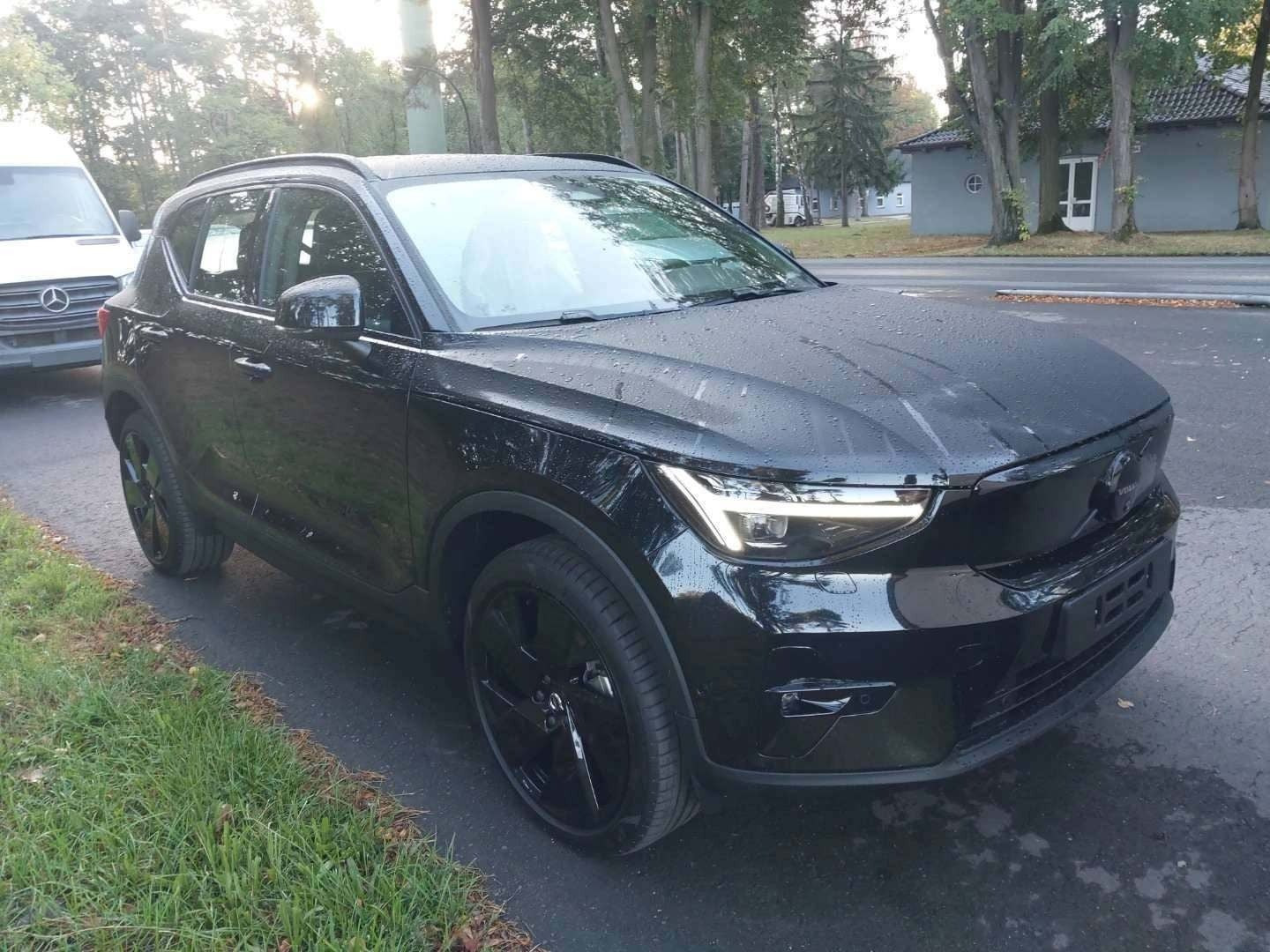 Volvo EX40 Twin Black Edition