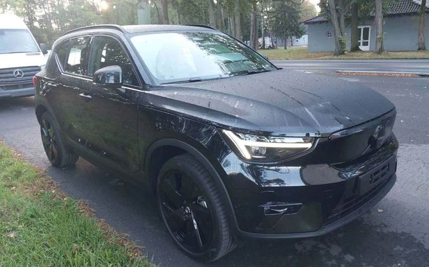 Volvo EX40 Twin Black Edition