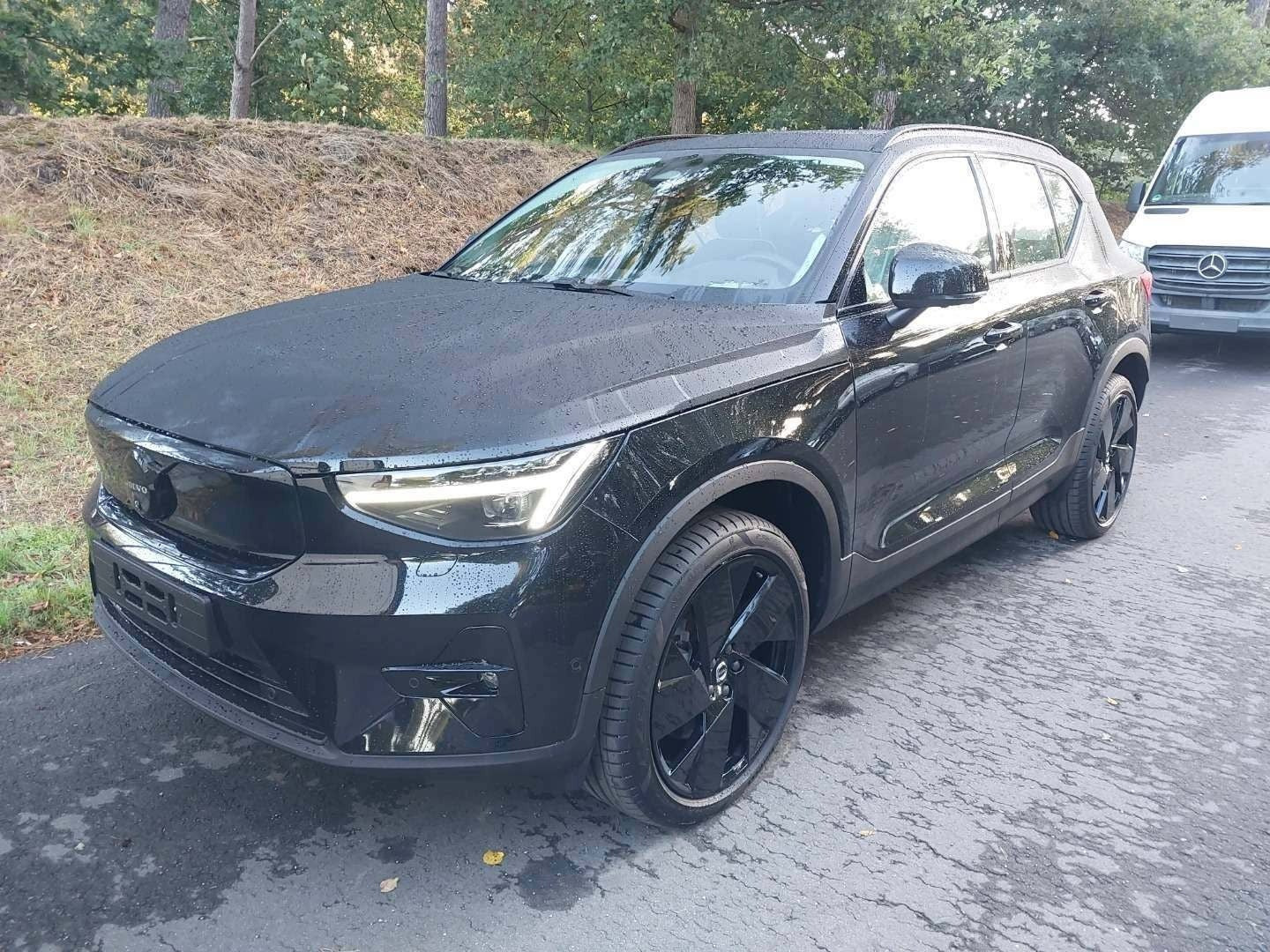 Sort Volvo EX40 fra 2025