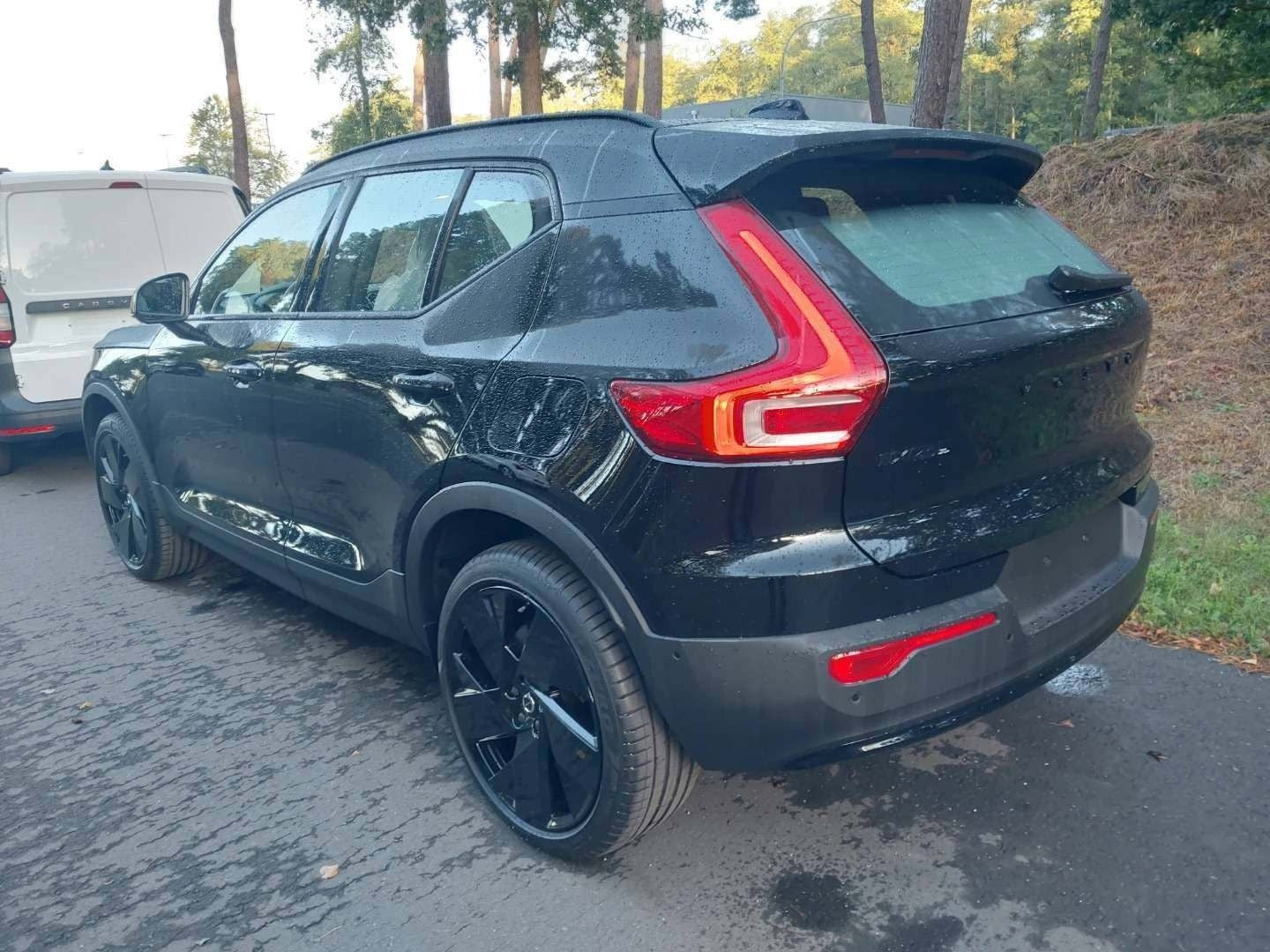 Sort Volvo EX40 fra 2025