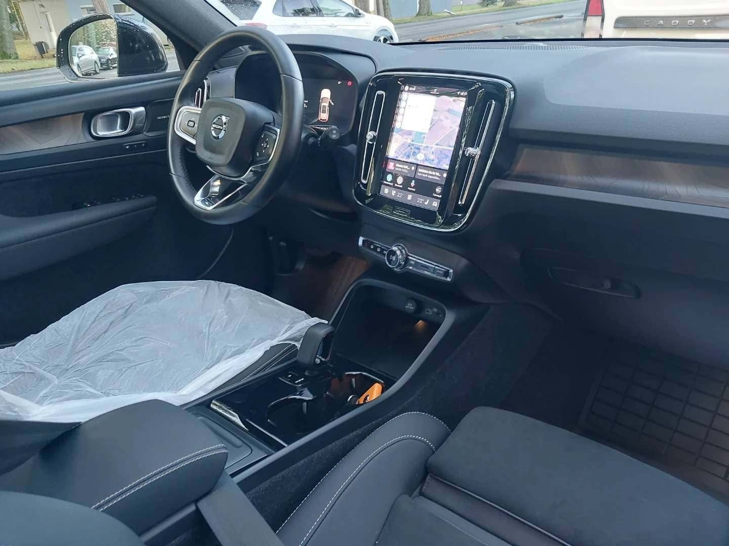 Sort Volvo EX40 fra 2025