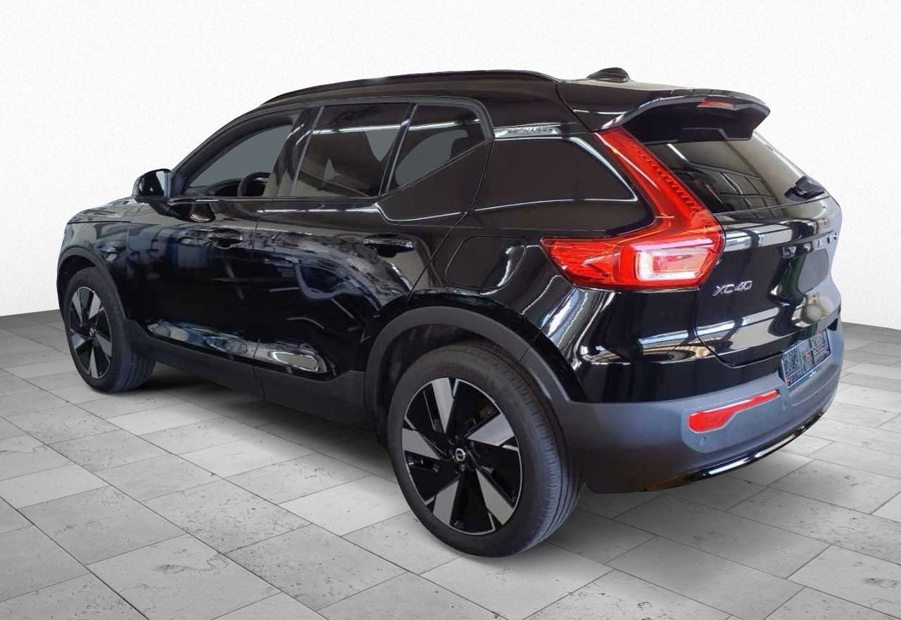 Sort Volvo XC40 fra 2024