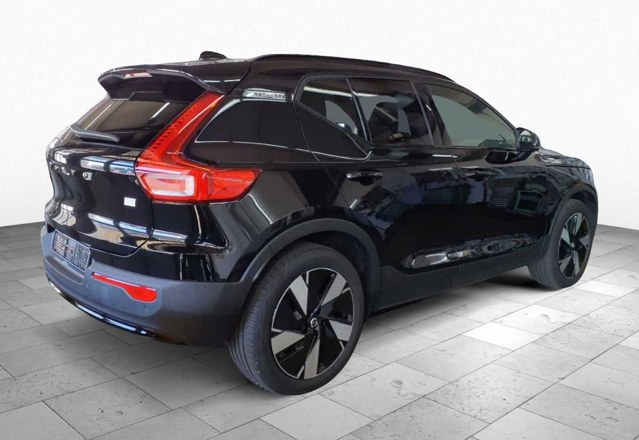 Sort Volvo XC40 fra 2024